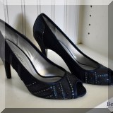 H10. Adrianna Papell Boutique navy blue heels. 